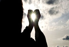 关于全是2-1，阿森纳曼城维拉利物浦前四齐获胜，曼联第6，英超积分榜的信息