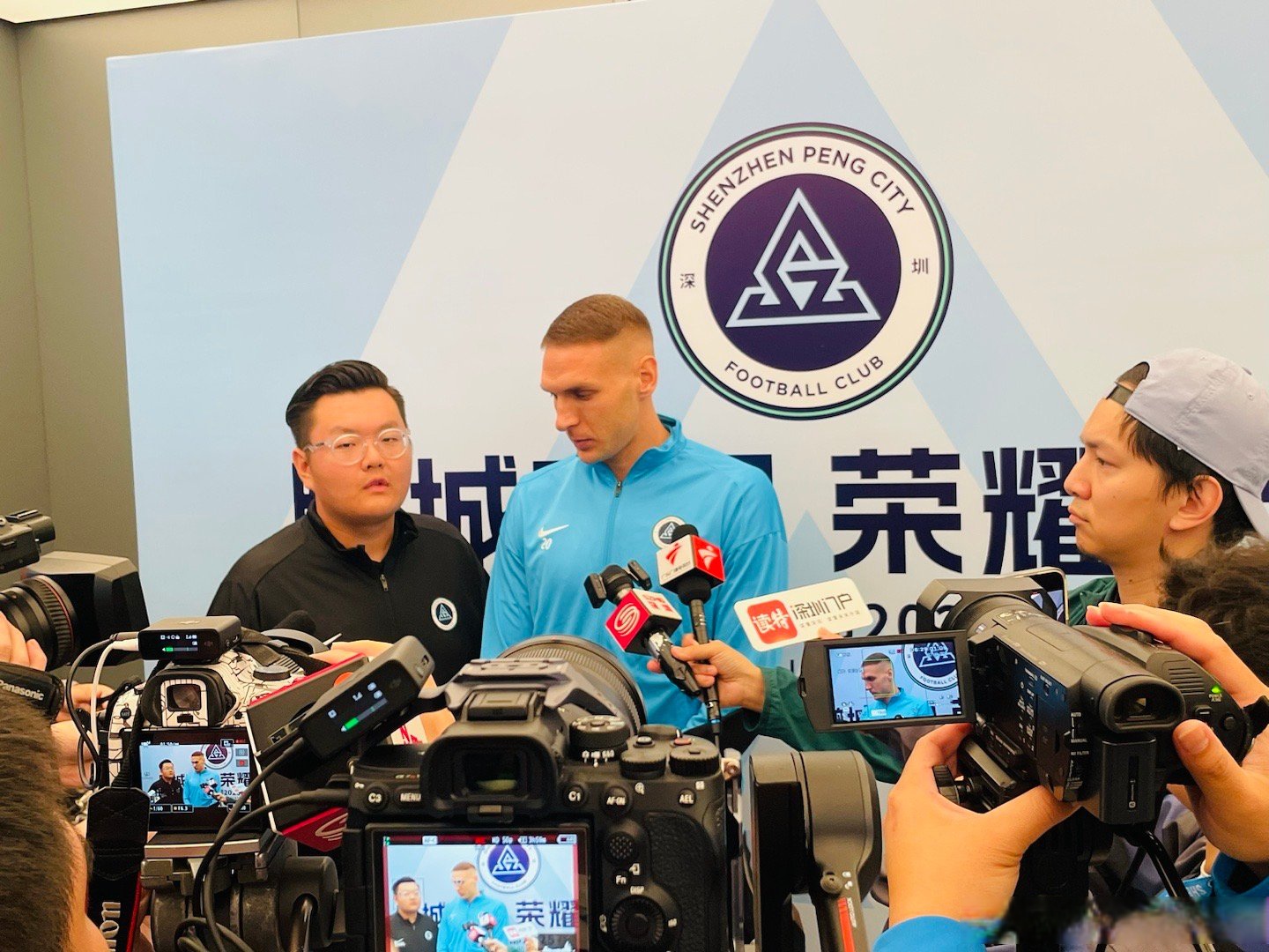 半岛体育-深圳新鹏城官宣新任主帅前国足西班牙助教正式接手(深圳足球队主教练)