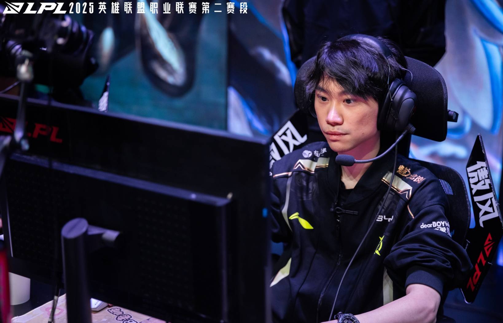 半岛体育-LPL第三阶段：TES鏖战三局，击败WBG，斩获两连胜！(lpl tes阵容)