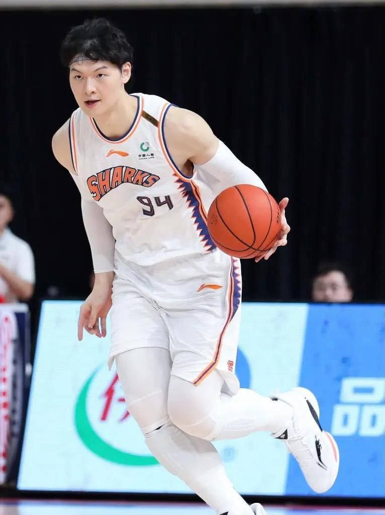 半岛体育-包含男篮世预赛回顾：王哲林27分14板，中国男篮加时胜巴林的词条