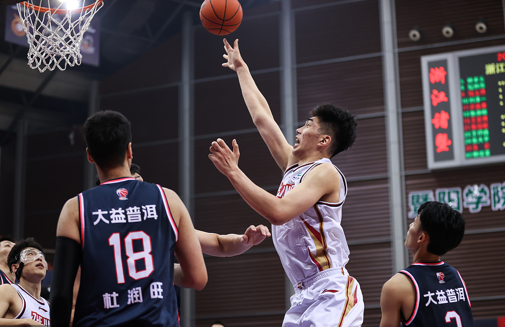 都灵大胜对手，喜迎本赛季首胜(都灵主场)